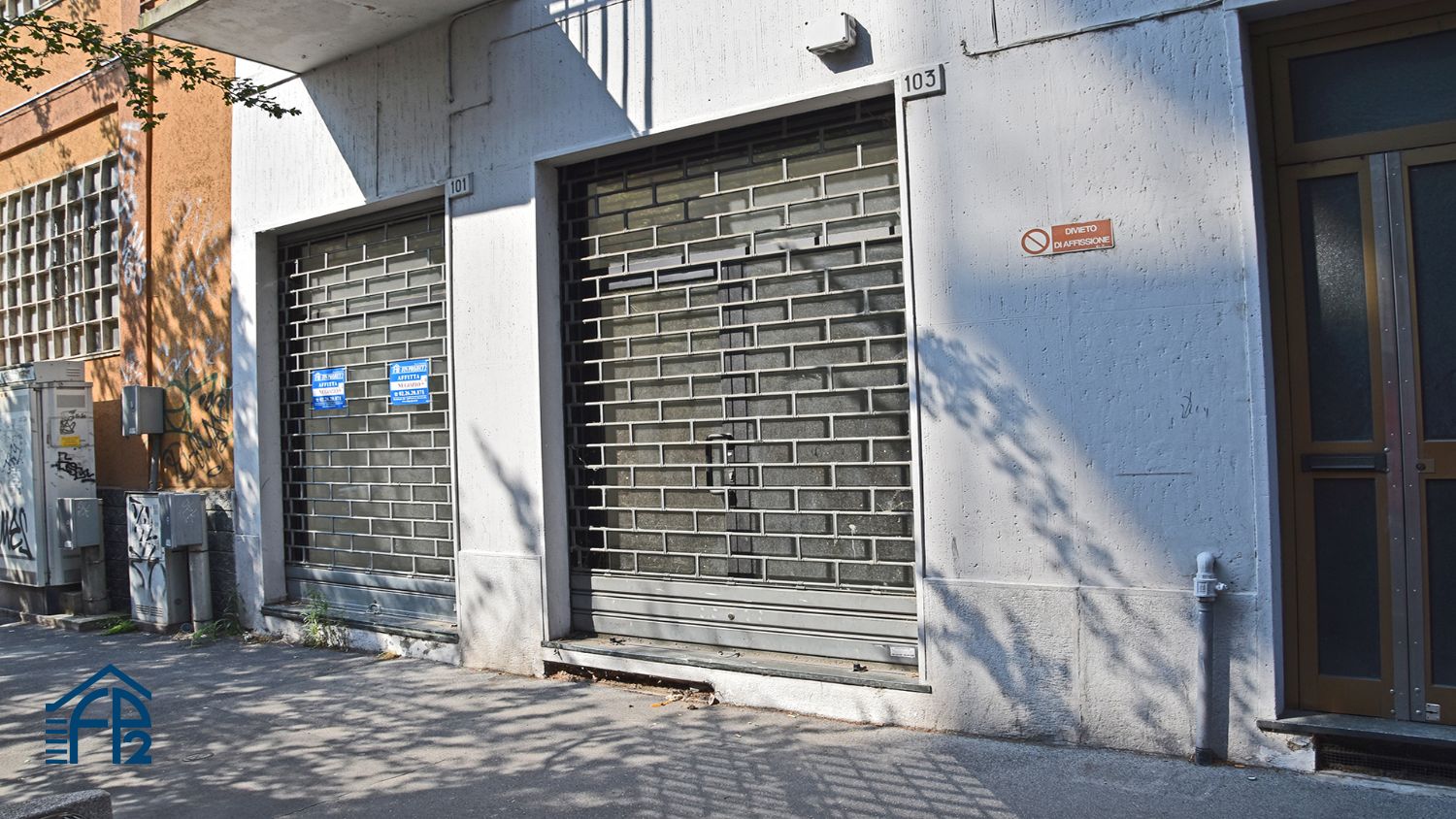 Negozio con due vetrine