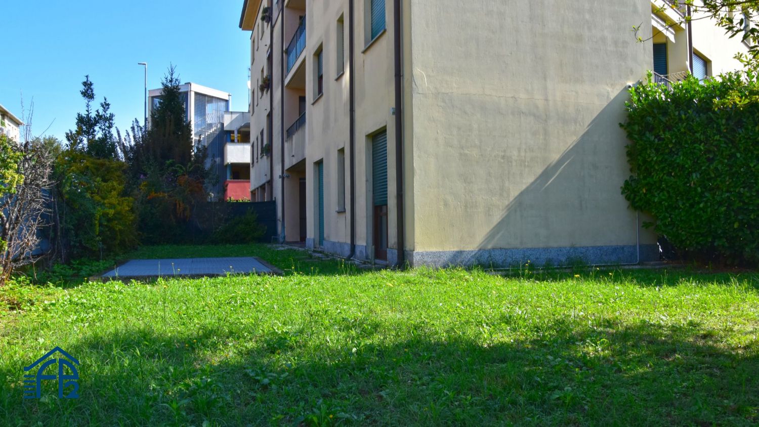 Trilocale con giardino