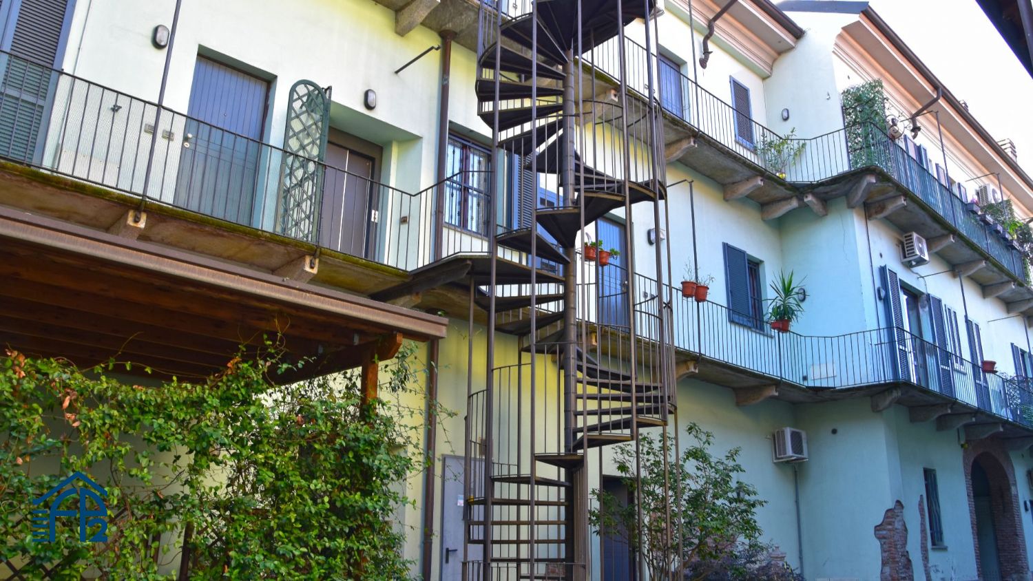 Negozio con Due Vetrine