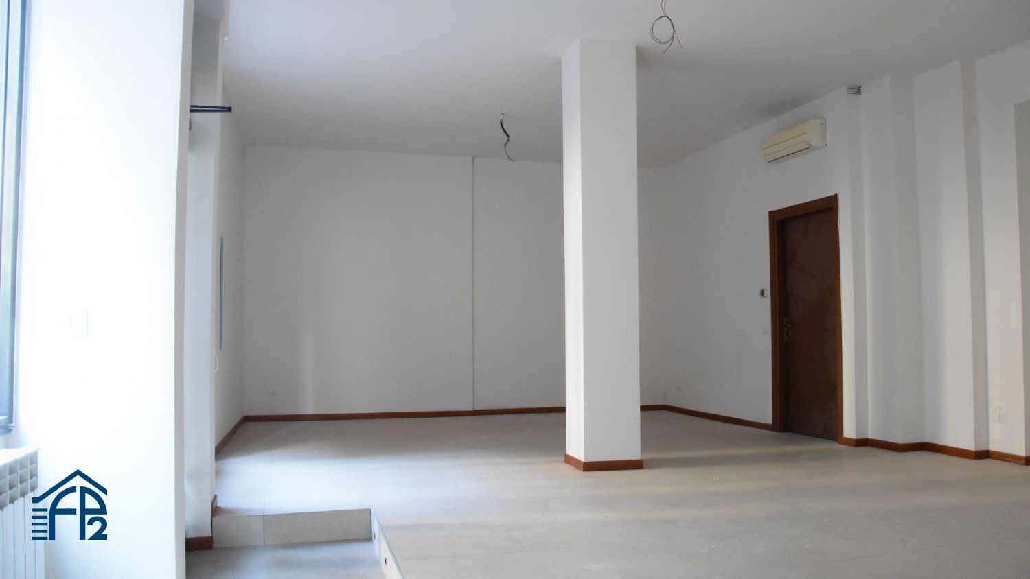 Negozio con Due Vetrine