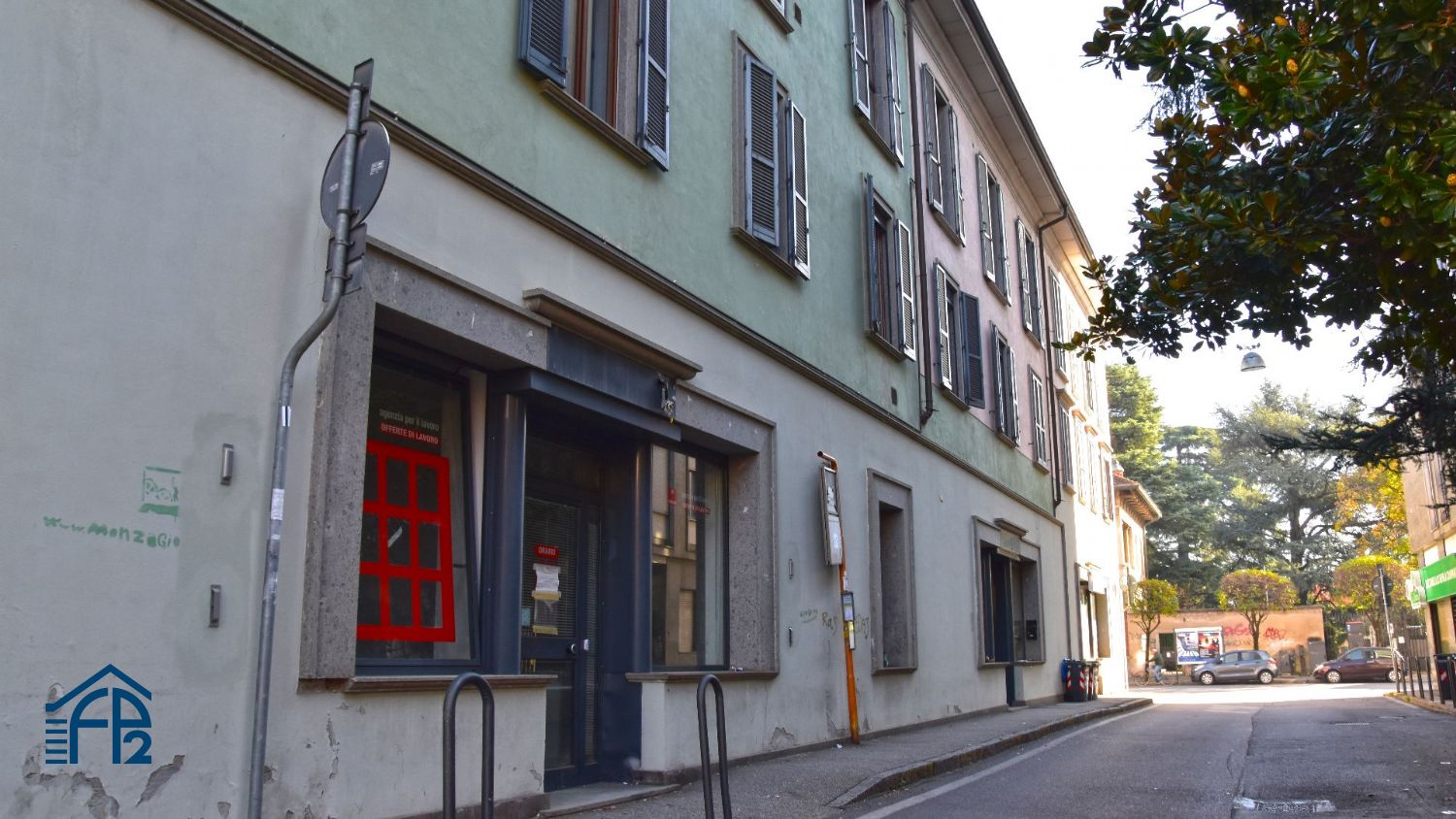 Negozio con Due Vetrine