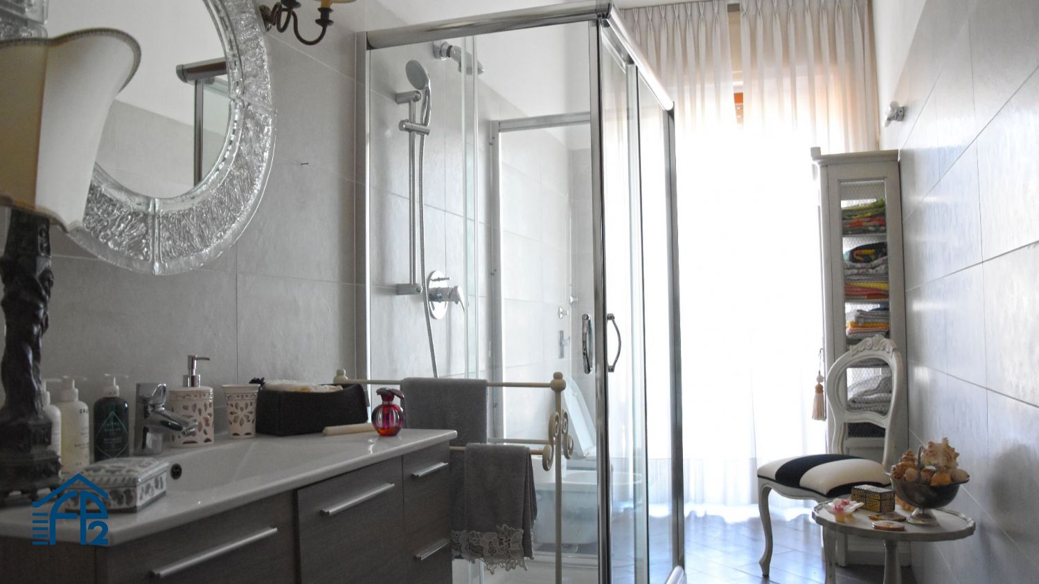 Quadrilocale panoramico in stabile signorile