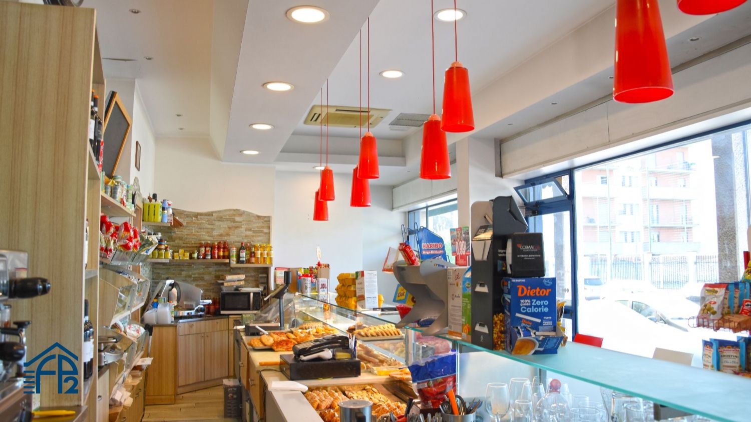 Negozio con Possibilità Attività Commerciale