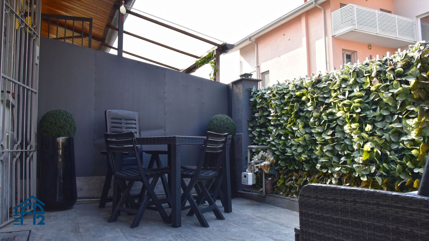 Porzione di  Villetta Bifamiliare con cortile privato