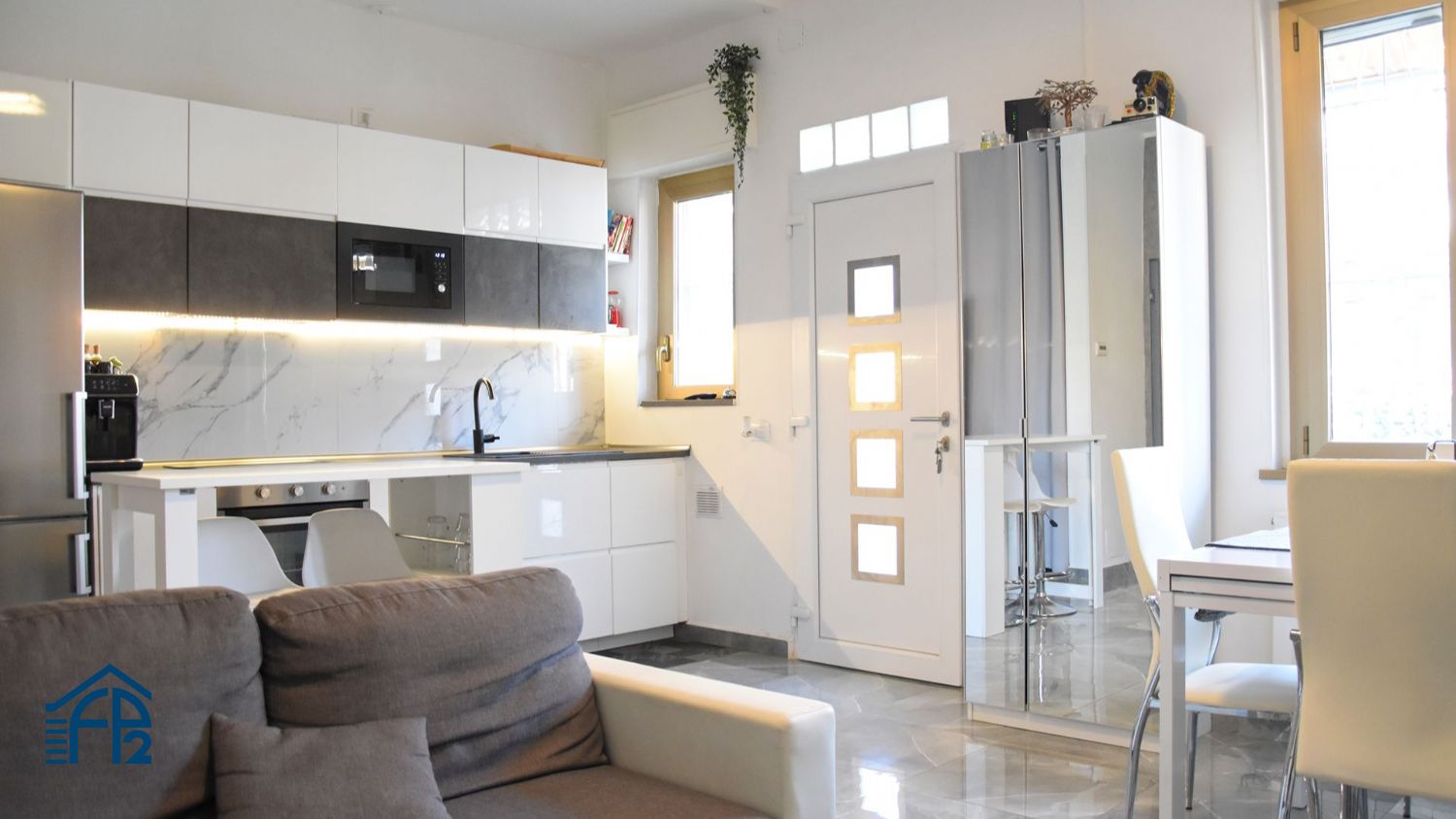 Porzione di  Villetta Bifamiliare con cortile privato 