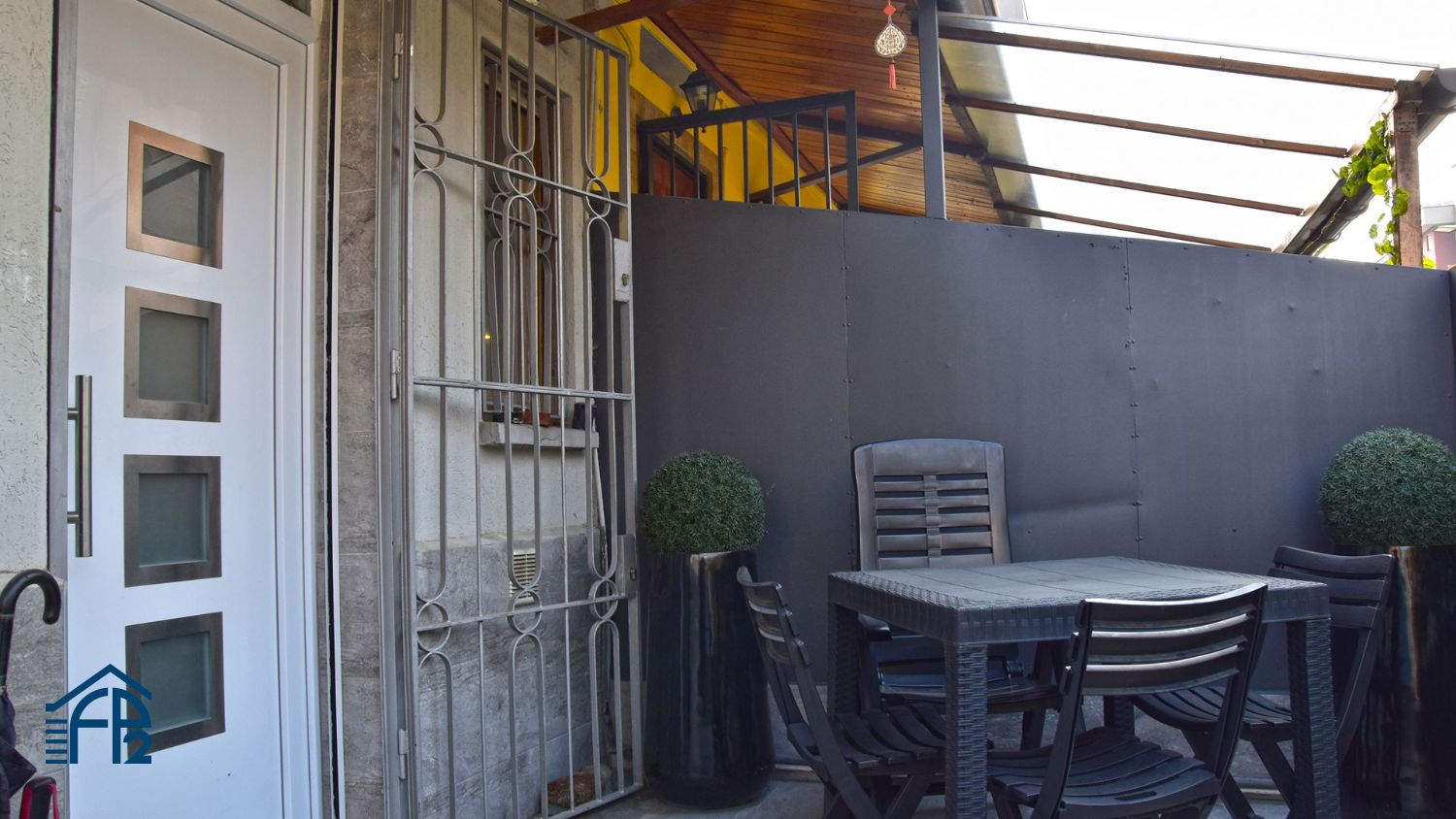 Porzione di  Villetta Bifamiliare con cortile privato